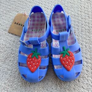 Mini Boden Kids Blue Strawberry logo jelly shoe sandals